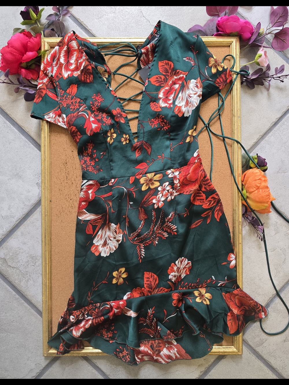 NWT PrettyLittleThing Dark Green Floral Lace-Up Mini Dress with Red Blooms